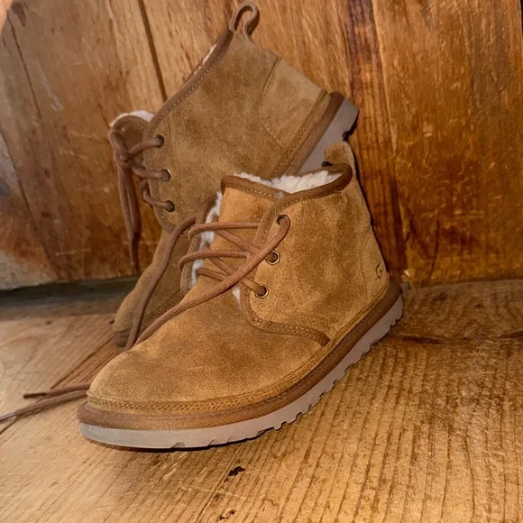 UGG Neumel Boots - Picture 3 of 8